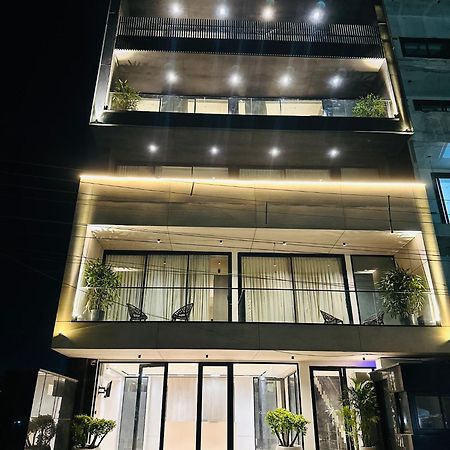 The Lodgers 2 Bhk Serviced Apartment Near Artemis Hospital Sector 57 Gurgaon - Nearest Metro Station Sector 54 Chowk Esterno foto