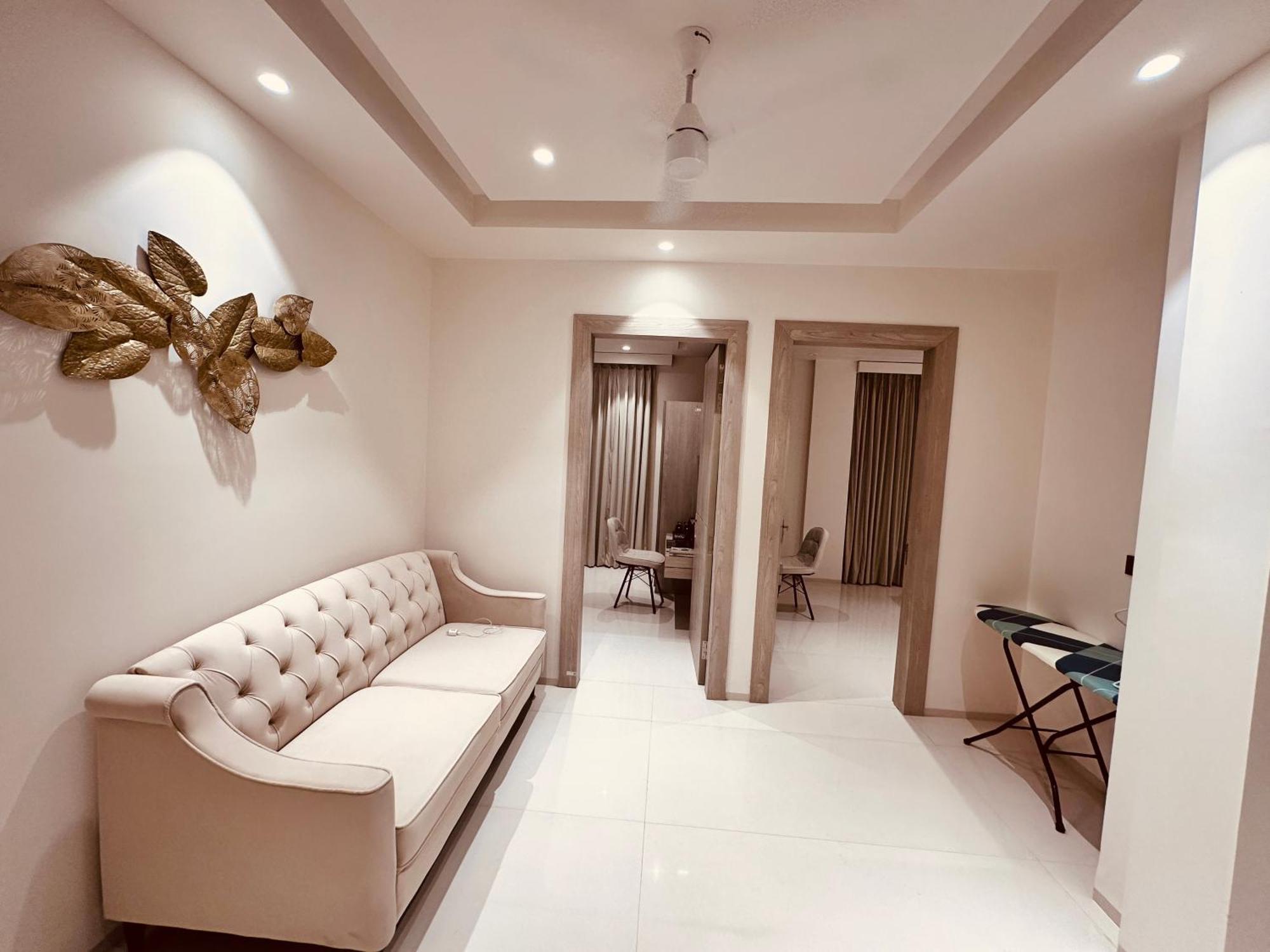 The Lodgers 2 Bhk Serviced Apartment Near Artemis Hospital Sector 57 Gurgaon - Nearest Metro Station Sector 54 Chowk Esterno foto