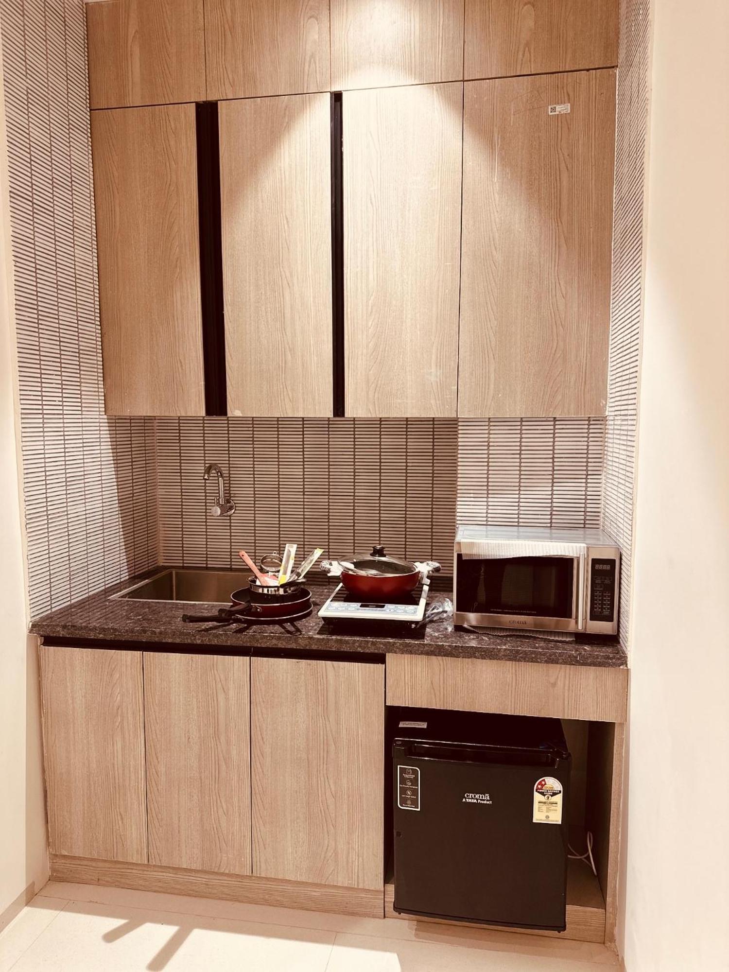 The Lodgers 2 Bhk Serviced Apartment Near Artemis Hospital Sector 57 Gurgaon - Nearest Metro Station Sector 54 Chowk Esterno foto