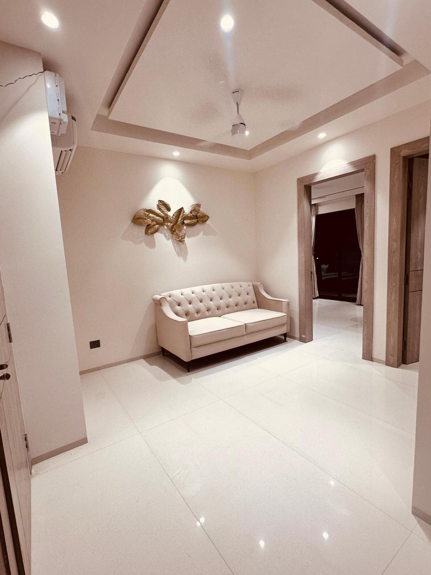 The Lodgers 2 Bhk Serviced Apartment Near Artemis Hospital Sector 57 Gurgaon - Nearest Metro Station Sector 54 Chowk Esterno foto