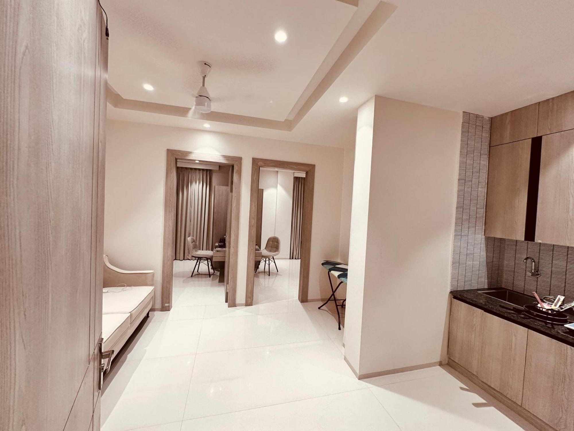 The Lodgers 2 Bhk Serviced Apartment Near Artemis Hospital Sector 57 Gurgaon - Nearest Metro Station Sector 54 Chowk Esterno foto